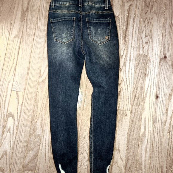 Juniors Skinny jeans with fringed bottoms. - Picture 3 of 3
